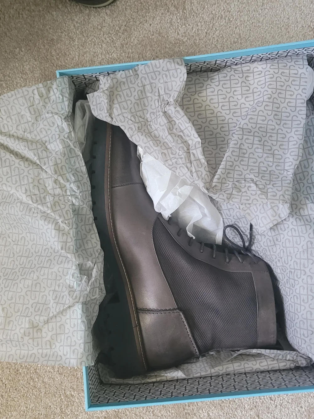 Men's Lace-Up Gray Leather Chukka Boots with Rugged Sole